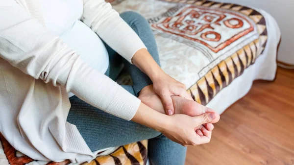 Schwangerschaft Bein Schmerzen Frau Schwangere Mädchen Haben Fußkrämpfe Knöchelschmerzen Bei — Stockfoto