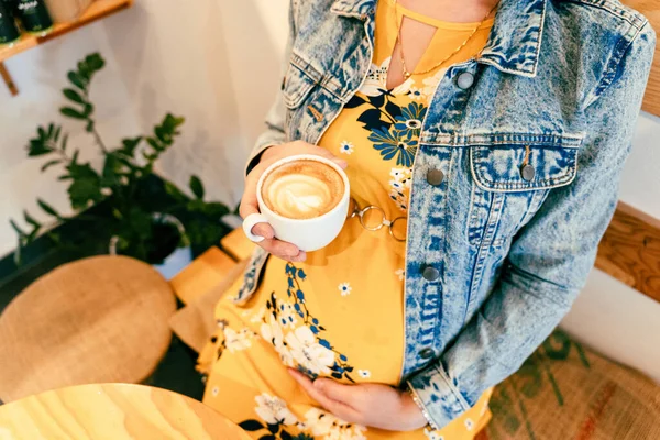 Pregnant Coffee Drink Woman Happy Pregnancy Girl Drink Hot Coffee — Stock Photo, Image