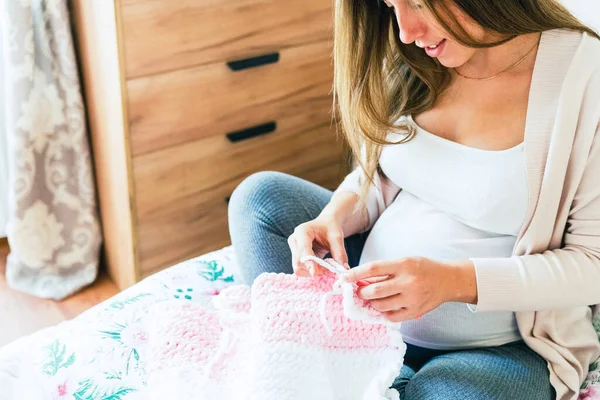 Woman Knitting Baby Winter Clothes Cute Pregnant Woman Knit Fashion — Stok fotoğraf