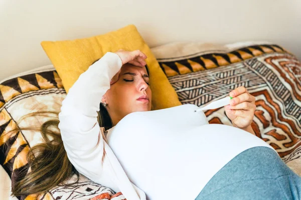 Pregnancy Health Temperature Check Pregnant Woman Holding Thermometer Check Fever — Stockfoto