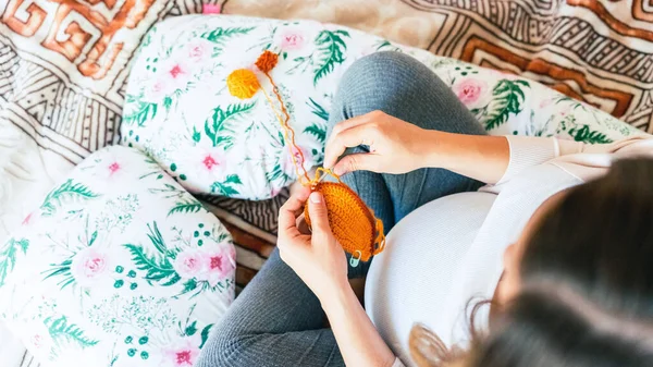 Woman Knitting Baby Winter Clothes Cute Pregnant Woman Knit Fashion — Stock Photo, Image