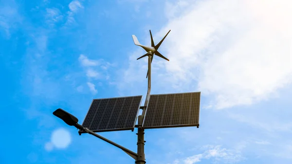 Conceito Energia Alternativa Turbina Eólica Com Painel Energia Solar Tecnologia — Fotografia de Stock