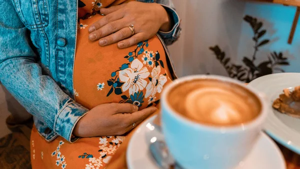 Woman Coffee Cup Pregnancy Drink Happy Pregnant Girl Drink Hot — Photo