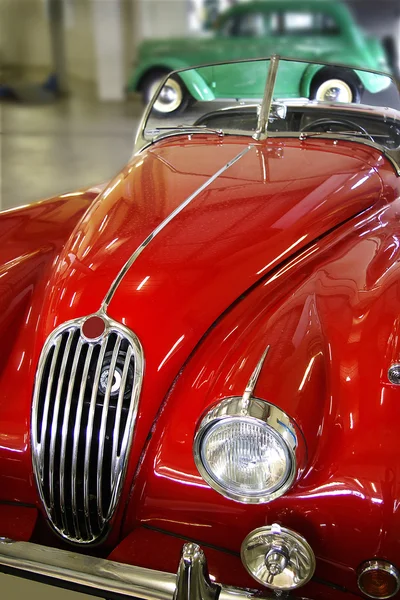 Kırmızı retro otomobil