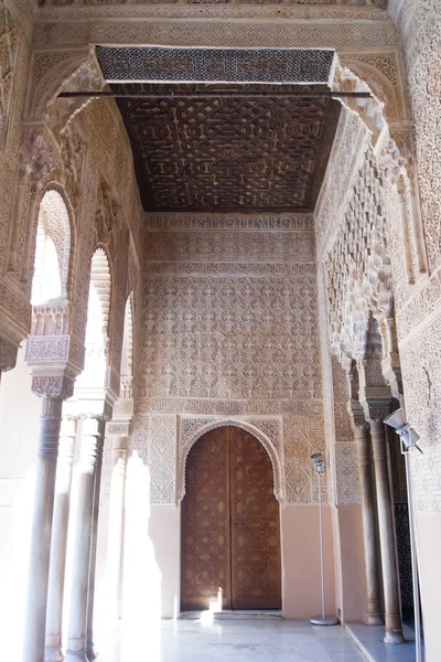 Vackra Typer Alhambra Sommar Soligt Väder Granada Spanien — Stockfoto