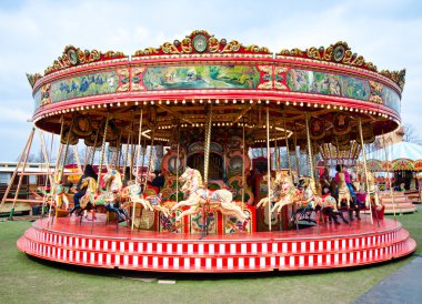 berkshire, İngiltere'de okuma renkli carousel