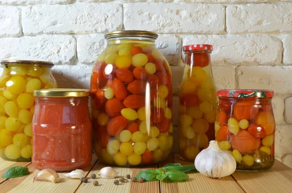 Nakrájená Rajčata Stelanny Sklenice Cherry Rajčaty Rajčatový Džus Třešňově Červená — Stock fotografie