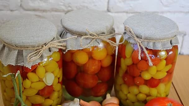 Tomates Enlatados Frascos Vidrio — Vídeo de stock