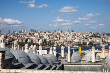 İstanbul Panoraması Süleyman Camii yakınlarındaki gözlem güvertesinden. Galata Kulesi ve Altın Boynuz manzarası