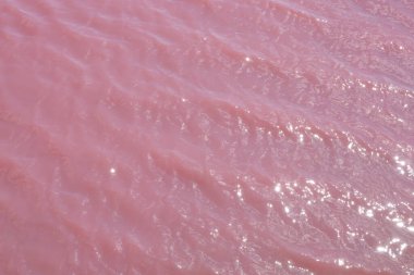 Su dalgalarının pembe deseni