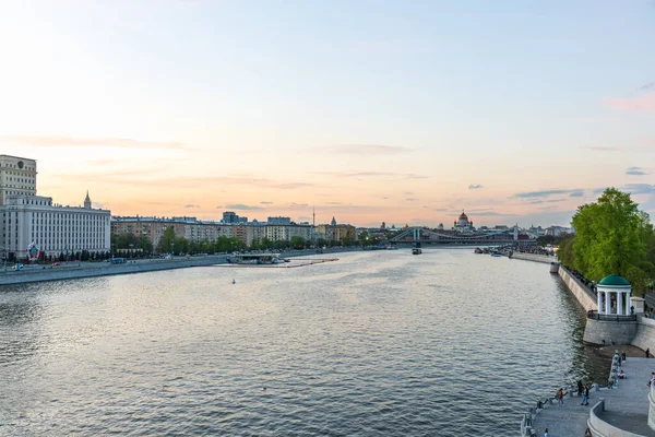 Navio Cruzeiro Navega Rio Moscou Centro Cidade Moscou Lugar Popular — Fotografia de Stock