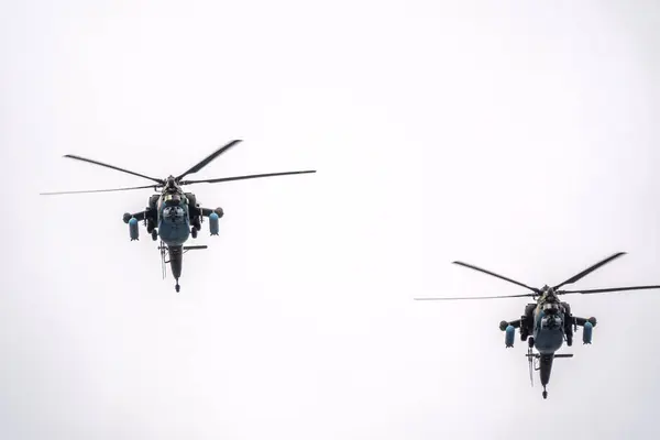 Moscou Rússia Maio 2021 Helicópteros Ataque 35M Céu Sobre Moscou — Fotografia de Stock