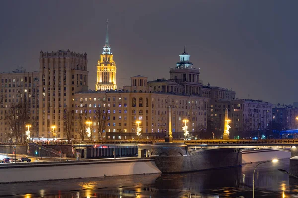 Vista Para Ponte Borodinsky Moscou Velhos Edifícios Clássicos Noite Paisagem — Fotografia de Stock