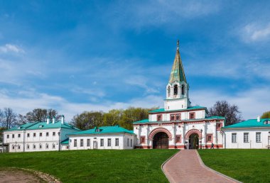 Ön Kapılar ve Albay 'ın odası. Tarihi-mimari ve doğal peyzaj müze rezervi Kolomenskoye 'nin inşası, Moskova, Rusya. Kolomenskoye ortaçağ kraliyet konutuydu..