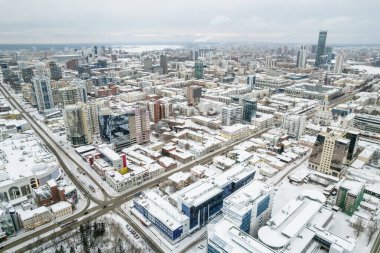 Bulutlu bir günde Yekaterinburg hava panoramik manzarası. Ekaterinburg, Rusya 'nın Avrupa ve Asya sınırındaki Avrasya kıtasında yer alan dördüncü büyük şehridir. Yekaterinburg, Rusya