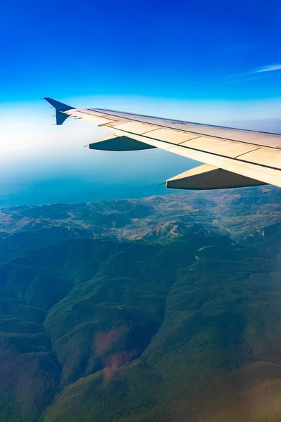 View Airplane Window Beautiful Clear Blue Sky Airplane Wing Earth — Stock Photo, Image