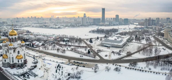 Invierno Ekaterimburgo Templo Sangre Hermosa Puesta Sol Nublado Vista Aérea — Foto de Stock