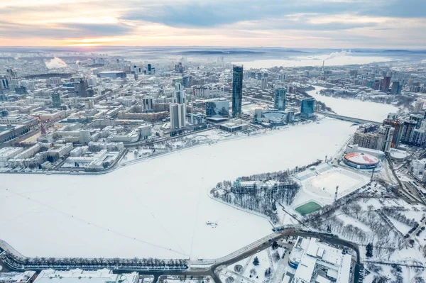 Günbatımında Yekaterinburg Hava Panoramik Manzarası Yekaterinburg Şehri Kışın Gölet Yekaterinburg — Stok fotoğraf