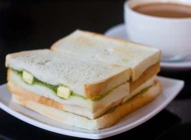 ekmek ve çay kahvaltı için