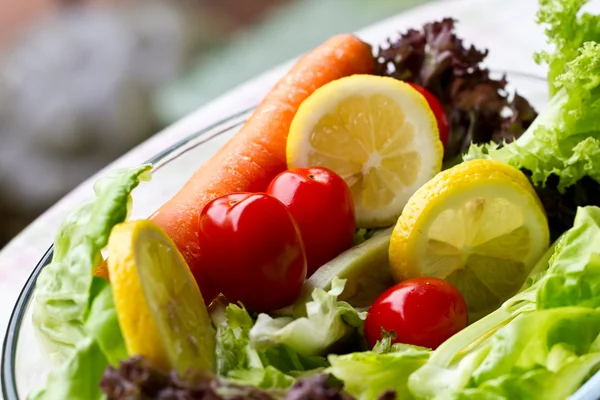 Salada fresca e saudável — Fotografia de Stock