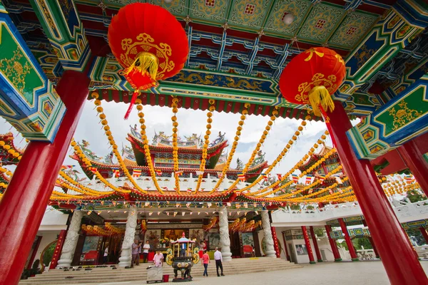 En typisk kinesisk buddhistiska tempel — Stockfoto