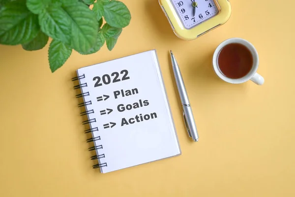 2022 Plan Meta Acción Bloc Notas Con Café Reloj Planta — Foto de Stock
