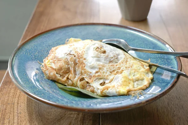 Stir Fried Noodles Wrapped Egg Omellete Wood Table — Stock Photo, Image