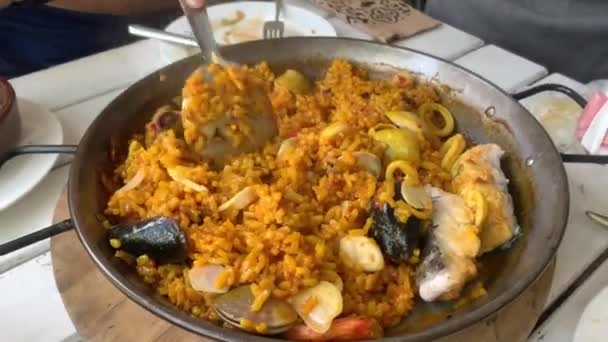 Läckra Skaldjur Paella Berömda Spanska Paella Pan Skålen Består Salta — Stockvideo