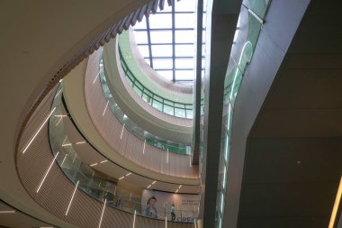 Kuala Lumpur, Malezya - 1 Şubat 2022: Mitsui Alışveriş Parkı Lalaport Bukit Bintang Şehir Merkezi Kuala Lumpur 'un içi. Lalaport damgasını taşıyan Güneydoğu Asya 'daki ilk alışveriş merkezi..