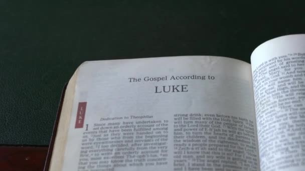 Vangelo Luca Nel Nuovo Testamento Della Sacra Bibbia — Video Stock