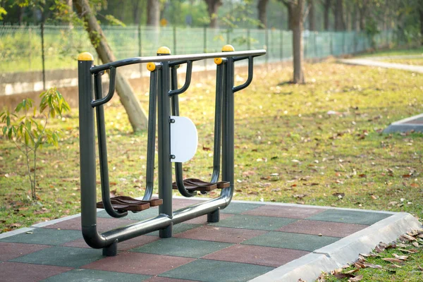 Equipo Ejercicio Fitness Aire Libre Parque Ejercicio Deportivo Concepto Gimnasio —  Fotos de Stock