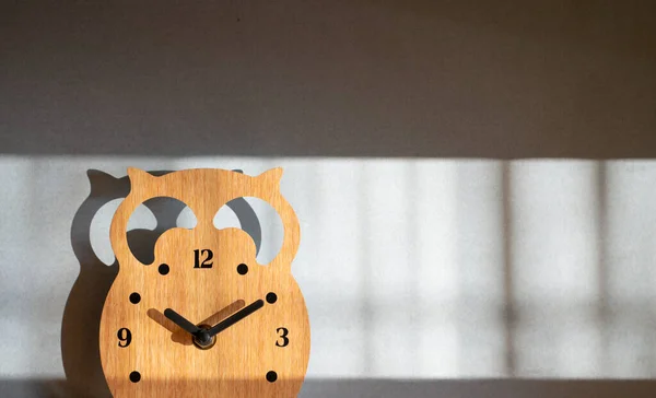 Wood Clock Shadow Copy Space Time Reminder Concept — Stock Photo, Image