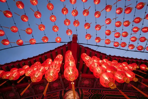 Kuala Lumpur Malaysia Feb 6Th 2022 Row Lighted Red Lanterns —  Fotos de Stock