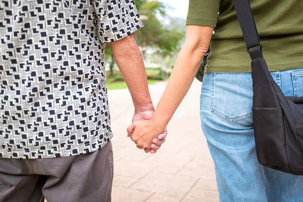 Senior Man Father Daughter Holding Hands While Walking Park — Stock Photo, Image