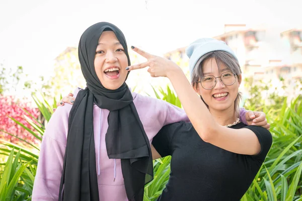 Two Young Happy Women Friends Having Fun Looking Camera Friendship — Stock Photo, Image