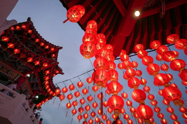 Kuala Lumpur Malaysia Feb 6Th 2022 Row Lighted Red Lanterns — Stockfoto