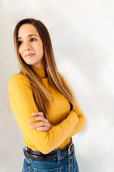 Портрет Молодой Предпринимательницы Кавказки Белом Фоне — стоковое фото