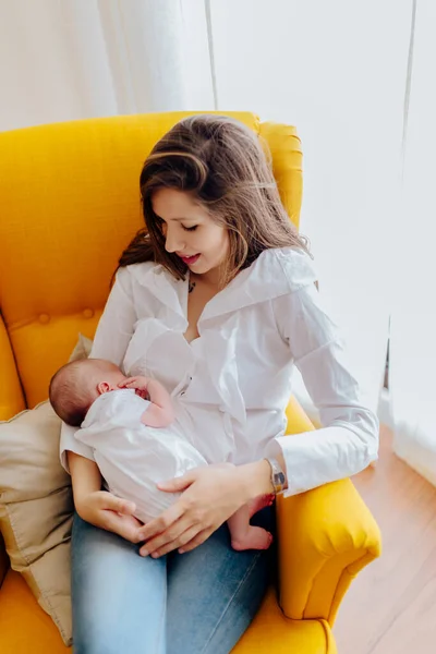 Young Mother Breastfeeding Her Newborn Baby Boy Sitting Yellow Armchair — ストック写真