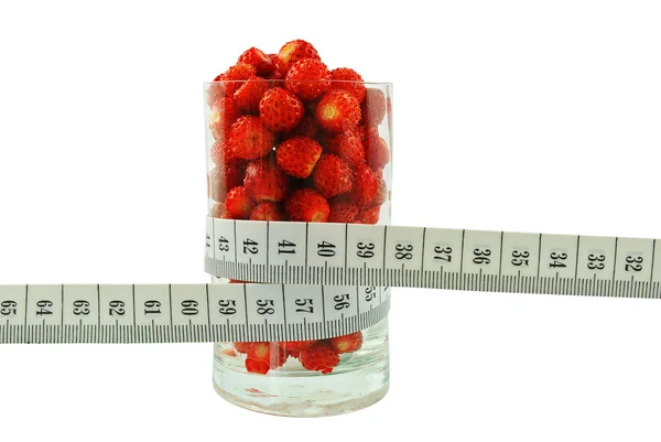 Fraise dans un verre et un mètre — Photo