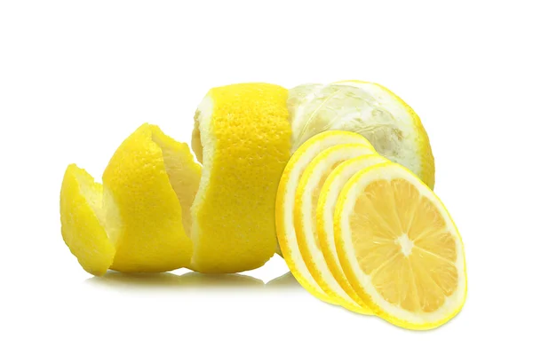 Schillen van een citroen — Stockfoto