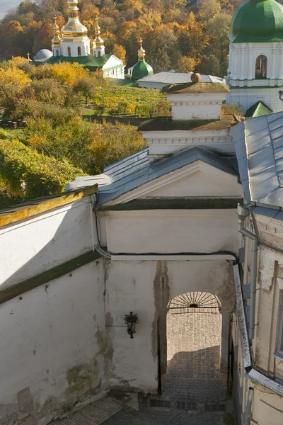 基辅佩乔尔斯克修道院修道院的更低的门 — 图库照片
