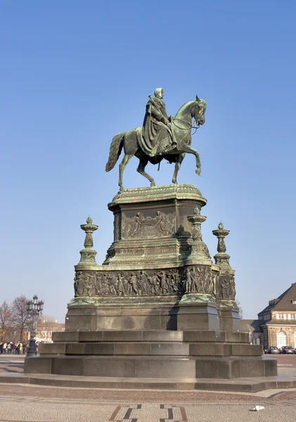 Standbeeld van koning johann (1801-1873) in dresden, Duitsland. — Stockfoto