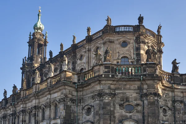 Katolska kyrkan för de kungliga domstolen saxon i dresden, Tyskland — Stockfoto