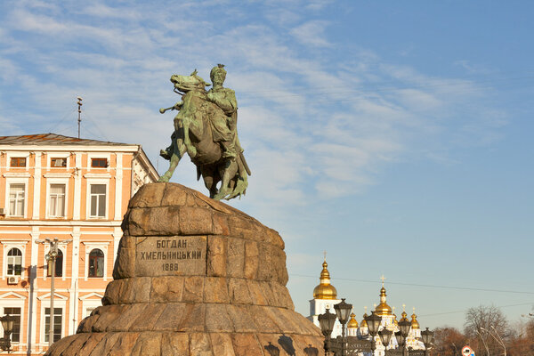 Памятник Богдану Хмельницкому в Киеве
.