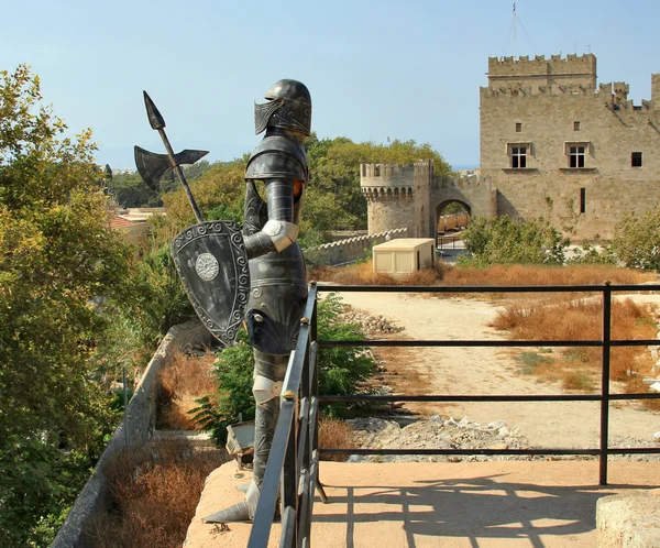 Rhodes knight and Grand Master palace on background — Stock Photo, Image