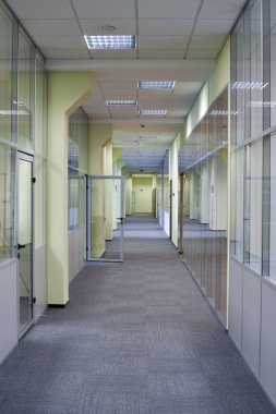 uzun office koridor