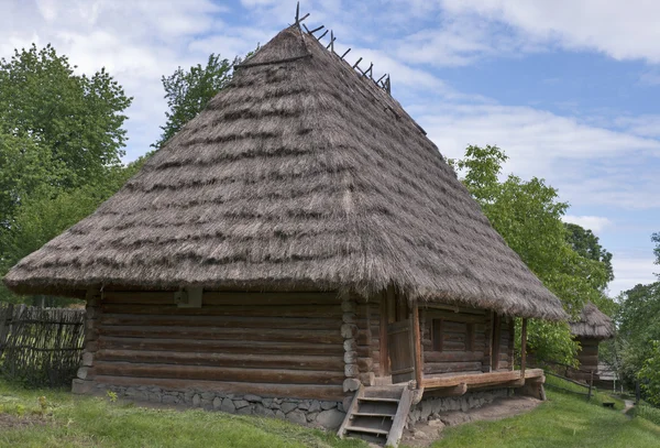 Traditionelles ukrainisches Haus — Stockfoto