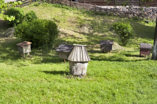 Colmenas antiguas de abejas —  Fotos de Stock