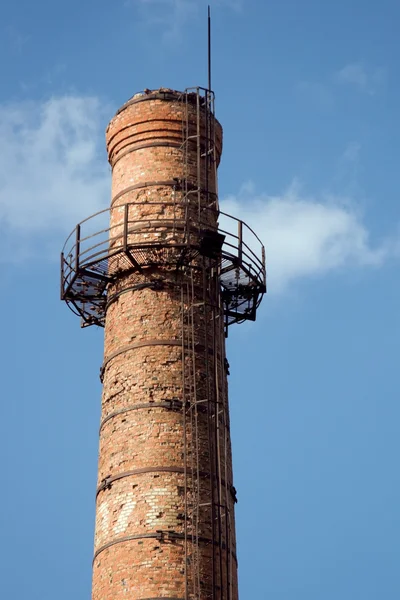 Stary ceglany komin — Zdjęcie stockowe