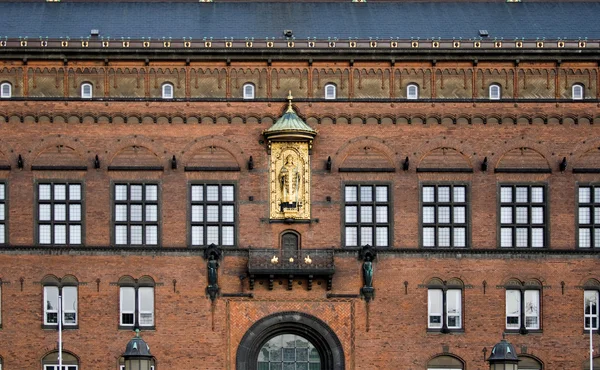 덴마크 코펜하겐 시티 홀의 벽 조각. — 스톡 사진